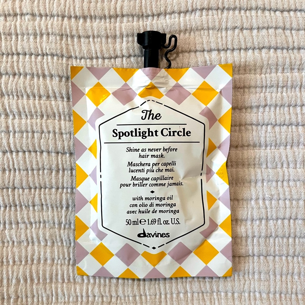 Davines Spotlight Circle Shine mask